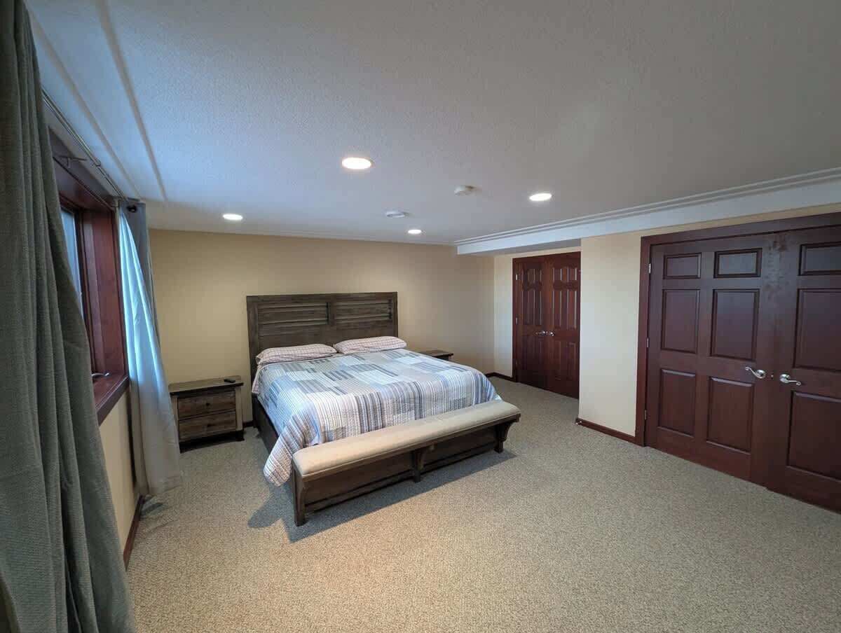 5 bedrooms, iron/ironing board, travel cot, WiFi