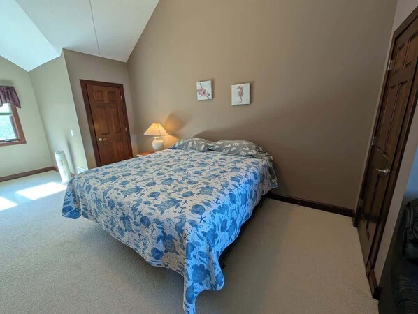 5 bedrooms, desk, iron/ironing board, travel cot