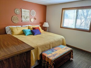 4 bedrooms, desk, iron/ironing board, free WiFi