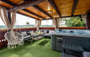 Tina de hidromasaje al aire libre