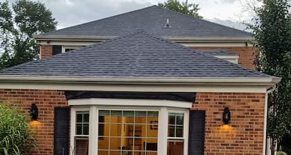 Cozy studio in charming Elkton with AC and WiFi included. 3 miles from Fair Hill