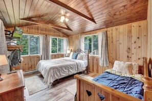 3 bedrooms, iron/ironing board, travel cot, WiFi