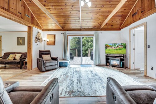 Cabin 3BR close to lake w rolling hills