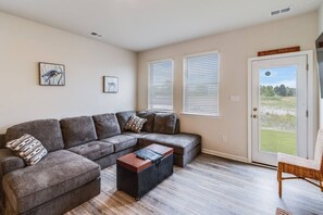 Table football - Pool Access ~ | 3BR | Pets OK + Free Beach Shuttle (Millville)