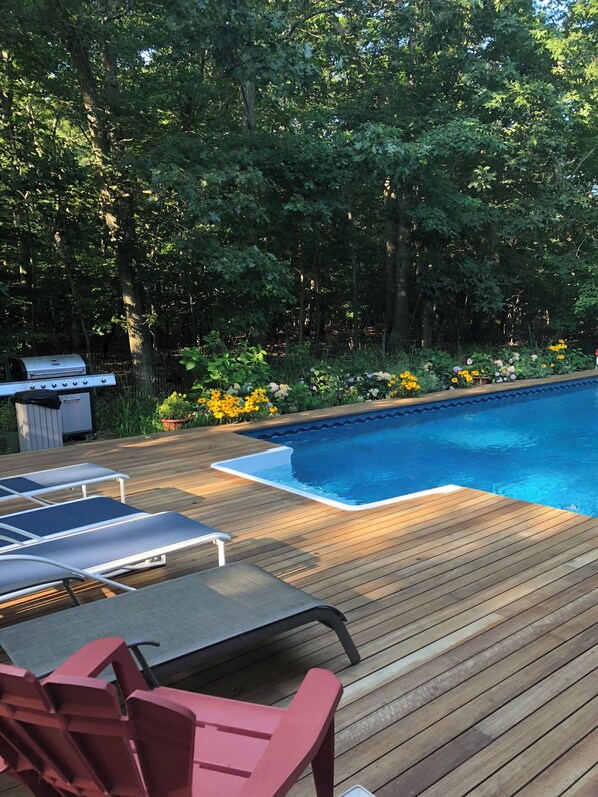 Pool - Cozy en-suite in beautiful East Hampton with AC, WiFi (East Hampton)