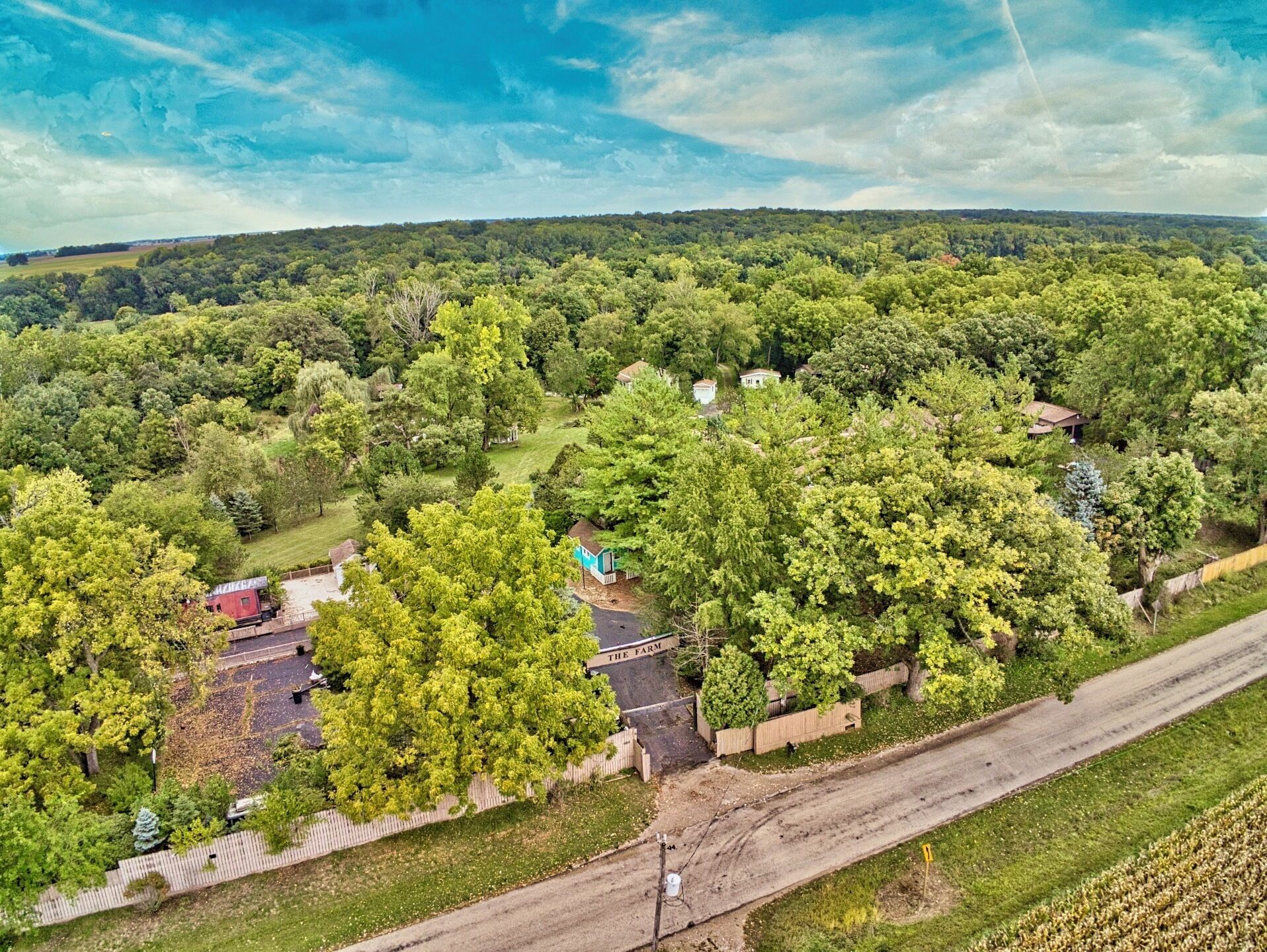 Welcoming farmhouse with AC in charming Sheridan