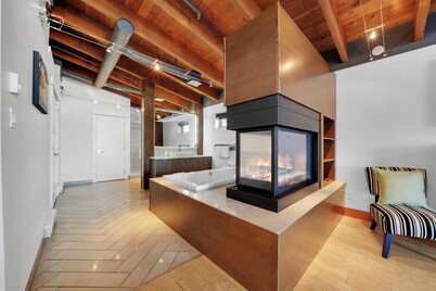 Ocean View Penthouse on Salt Spring Island - Unit 301.