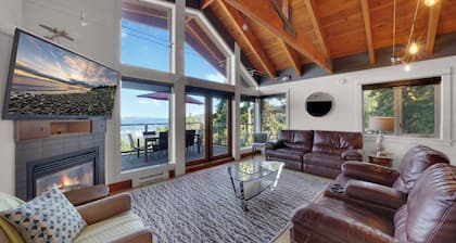 Ocean View Penthouse on Salt Spring Island - Unit 301.