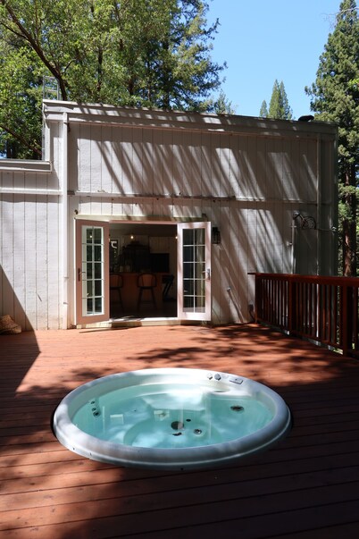 Private Retreat in Santa Cruz Mountains w Hot Tub 