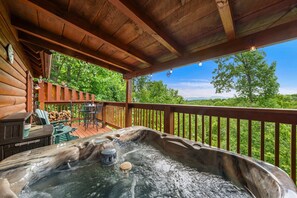 Outdoor spa tub - Almost Eden Cabin - Hot Tub, WiFi & Mountain Views (Pigeon Forge)