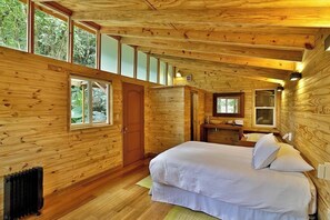 Premium bedding, down comforters, memory foam beds, bed sheets - tree house lodge (Machu Picchu)