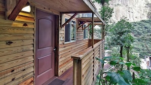 Premium bedding, down duvets, memory-foam beds, bed sheets - tree house lodge (Machu Picchu)