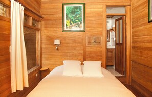 Premium bedding, down duvets, memory-foam beds, bed sheets - tree house lodge (Machu Picchu)
