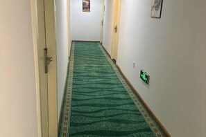 المنشأة من الداخل