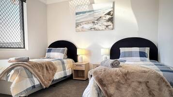 3 bedrooms, iron/ironing board, WiFi, bed sheets