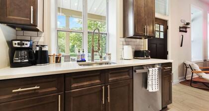 BBQ+Netflix+9Bedrooms With Parking Near Bakery Sq.