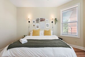 3 bedrooms, desk, iron/ironing board, travel cot - Netflix+Free Parking Near Shopping|Parks|Dining (Pittsburgh)