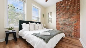 3 bedrooms, desk, iron/ironing board, travel crib