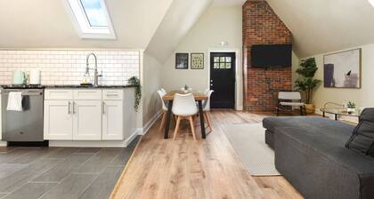 Netflix+FREE Parking Near Hospitals|Food|Shopping