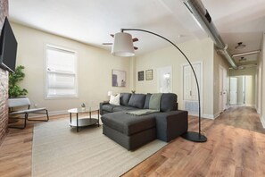 Smart TV, books, stereo