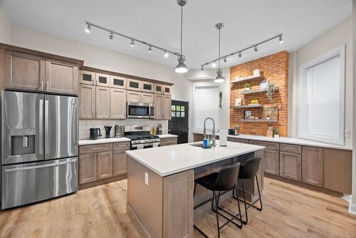 6BR Group Retreat w/ BBQ, Game Room, and Parking