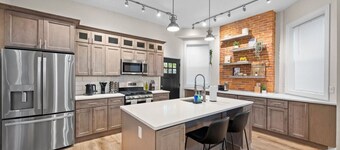 6BR Group Retreat w/ BBQ, Game Room, and Parking