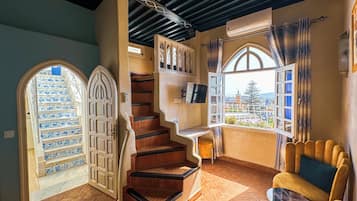Deluxe Suite, Non Smoking, Mountain View | 1 bedroom, free cribs/infant beds, free WiFi, bed sheets