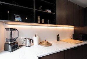 Mikrowelle, Ofen, Herdplatte, Geschirrspüler