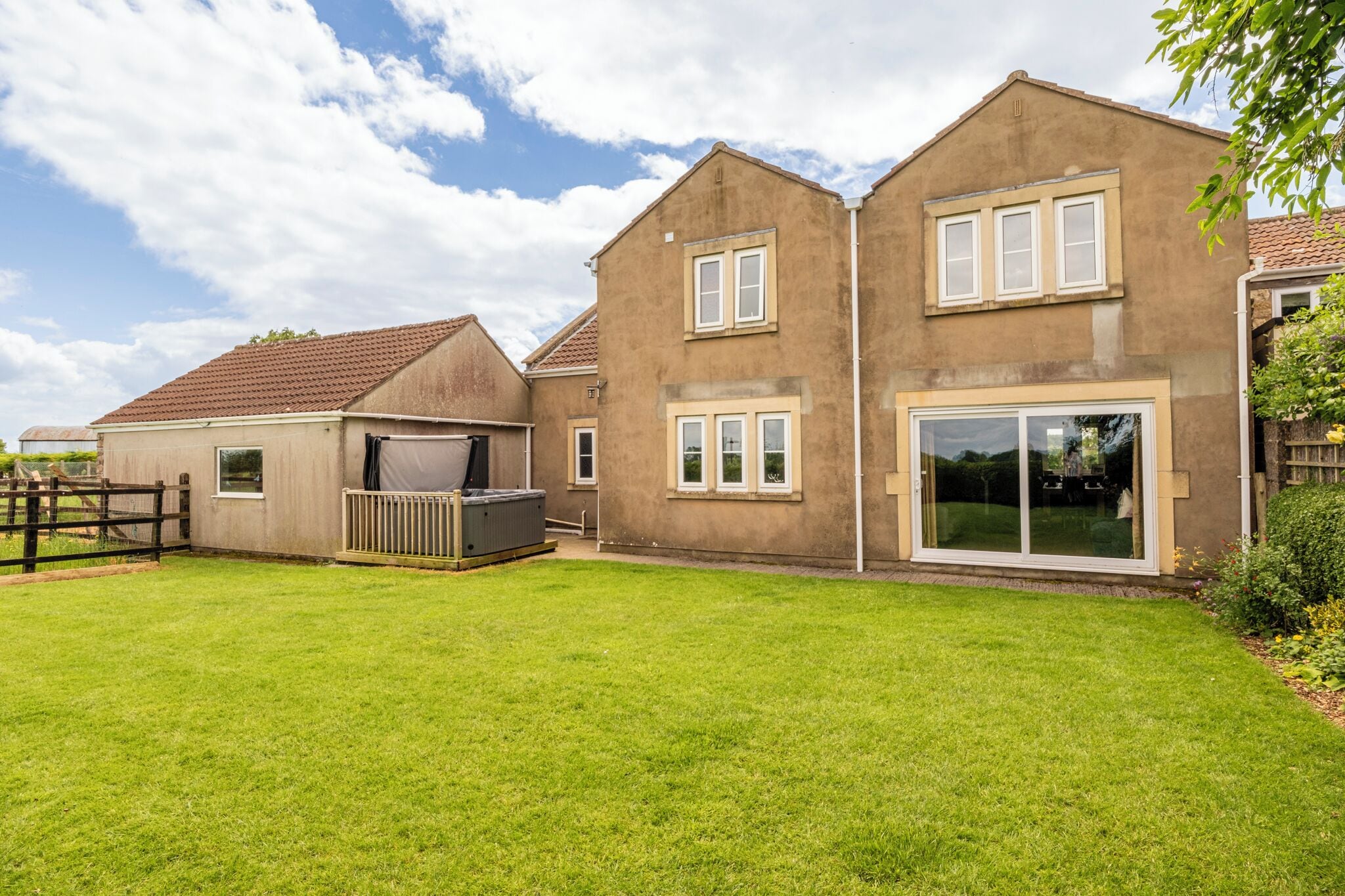 المنشأة من الخارج