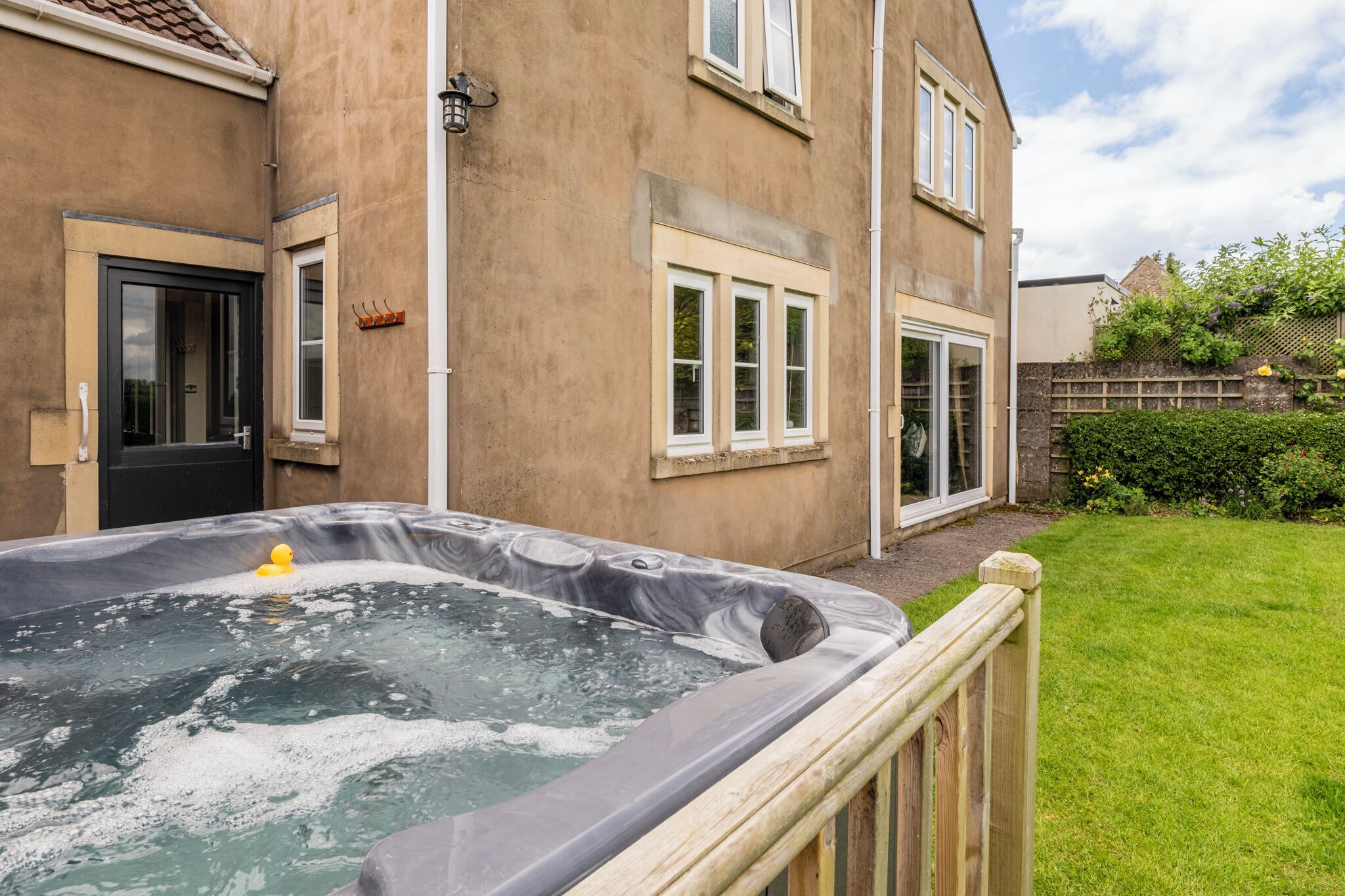 مغطس سبا خارجي