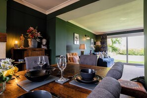 Dining - Gorgeous Rural 4BD Farm With Hot Tub (Bath)