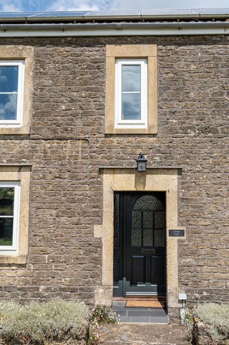 Gorgeous Rural 4BD Farm With Hot Tub