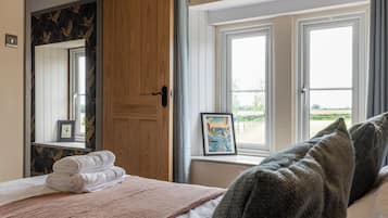 Hus - utsikt mot trÀdgÄrden | 4 sovrum, strykjÀrn/strykbrÀda och gratis wi-fi