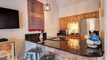 ثلاجة، ميكروويف، فرن، موقد طهي مسطح