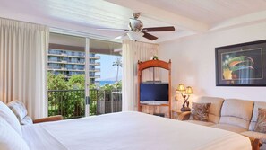 Desk, iron/ironing board, WiFi, bed sheets - The Whaler Resort, Kaanapali Beach - Studio - Ocean View (Lahaina)