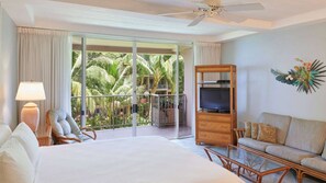 Desk, iron/ironing board, WiFi, bed sheets - The Whaler Resort, Kaanapali Beach - Studio - Ocean View (Lahaina)