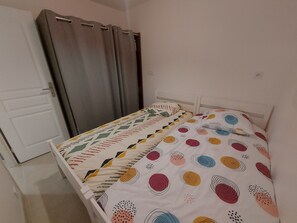 2 bedrooms, free WiFi, bed sheets - New house with all comforts! (Ajac)