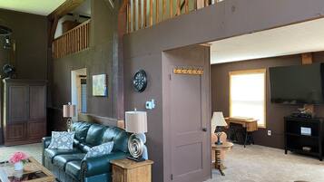 智能電視、壁爐、DVD 播放機、 辦公室