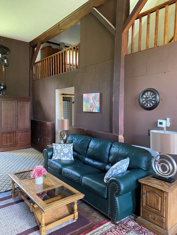 Smart TV, fireplace, DVD player, offices