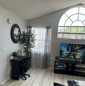 Interior - Cozy 2-bedroom condo in fabulous Kissimmee with WiFi, AC, fitness room, and pool (Kissimmee)
