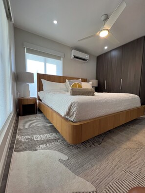 3 bedrooms, iron/ironing board, WiFi, bed sheets - Cardinal - The Glass House (Canaan)