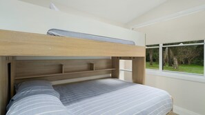 2 chambres, fer et planche à repasser, draps fournis