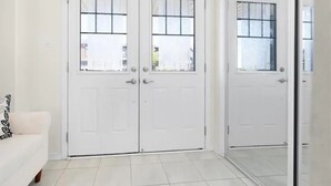 A white door with a window, a white wall, and a white floor. - Classy Home Near Beach & Airport

 (Hagersville)