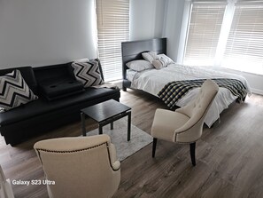 1 bedroom, in-room safe, iron/ironing board, free WiFi