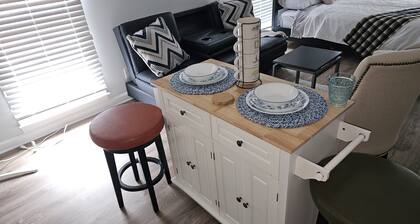 Cozy studio close to charming downtown Mooresville