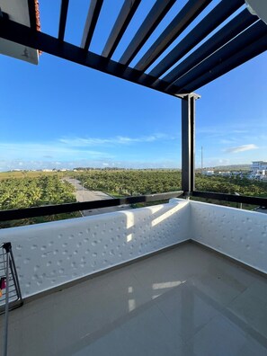 المنطقة المحيطة بالمنشأة