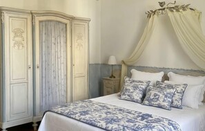 3 bedrooms, travel cot, free WiFi, bed sheets - 3 bedroom gorgeous home in Viareggio (Viareggio)