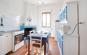 Fridge, oven, stovetop
