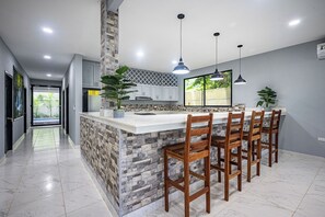 Fridge, microwave, oven, stovetop - 18 Bedroom PRIVATE HOME Jaco Beach, 5-Year of Excellence, VIP Concierge Services (Puntarenas Province)