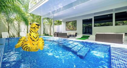 18 Bedroom PRIVATE HOME Jaco Beach, 5-Year of Excellence, VIP Concierge Services